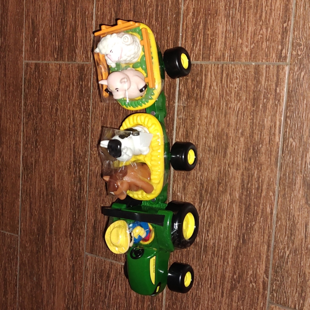 John Deere Animal Sounds Hayride Tractor TOMY Toy Old MacDonald Song Mini Farmer